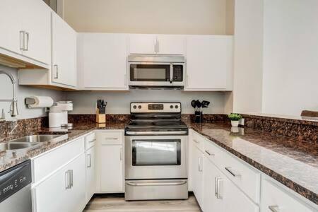 Cozysuites - 2Br With Direct Skybridge Access #5 Indianapolis Ngoại thất bức ảnh